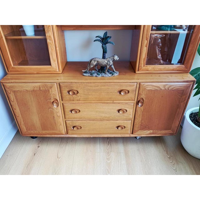 Mid-Century Windsor Sideboard with Display Cabinets in Elm by Lucian Ercolani for Ercol, 1990s For Sale - Image 12 of 18