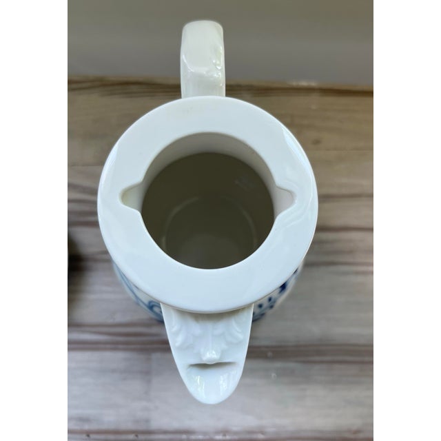 Vintage Mid 20th Century Meissen Blue Onion Demitasse Coffee Pot With Rosebud Finial Lid For Sale - Image 11 of 12