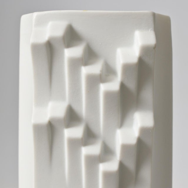 Archais White Porcelain Vase by Heinrich Fuchs for Hutschenreuther, 1970s For Sale - Image 6 of 11
