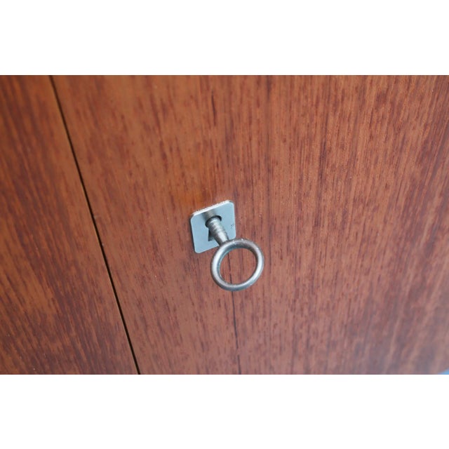 Elegant 60s Sidebaord, veneered in teak. A lockable double. A specialist floor inside. Surface was coated in white...