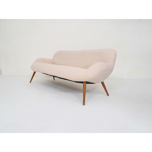 Scandinavian modern sofa, re-upholstered in beige boucle fabric and teak legs. In the style of Nanna Ditzel