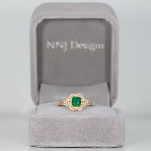 Modern Colombian Emerald Ring With Natural Diamond Accents: Solid 14k Gold, 5.2x4.7mm, Size 6.75 For Sale - Image 3 of 9