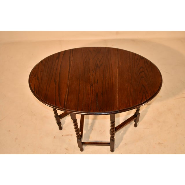 Brown Edwardian Oak Gate-Leg Side Table From England, Circa 1900 For Sale - Image 8 of 9