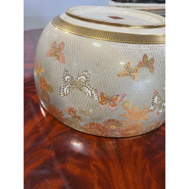Museum Quality Japanese Gilt-Decorated Porcelain Bowl With Butterflies, Kyoto For Sale - Image 15 of 18