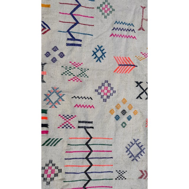 Mid-Century Modern Moroccan Flatweave Rug - 9.3 X 6.1 Ft For Sale - Image 9 of 9