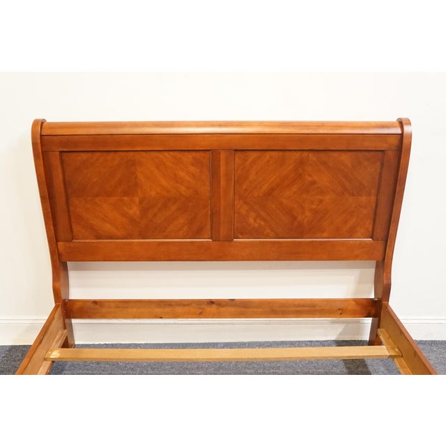 Late 20th Century Collezione Europa Traditional Queen Size Sleigh Bed With Diamond Bookmatched Veneer - Cherry Finish For Sale - Image 5 of 8