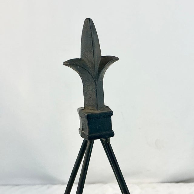 1980s Vintage French Art Deco Fleur De Lis Garden Topiary Trellises Frames - A Pair For Sale - Image 12 of 12