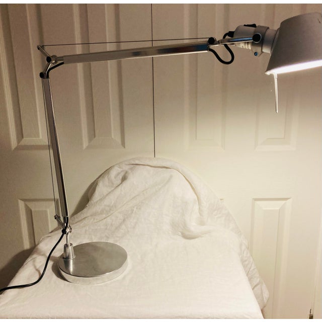 Artemide Classic Modern Vintage Artemide Toloemo Table Lamp in Silver Gray Designed by Michelle De Lucchi For Sale - Image 4 of 11