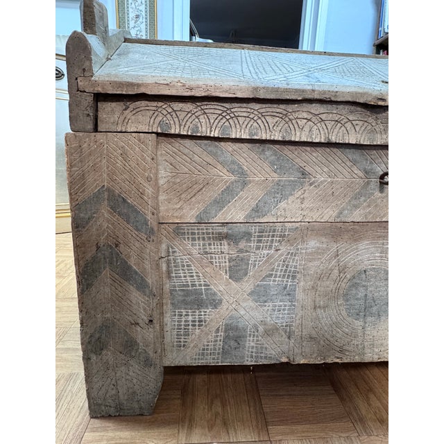 Antique Carpathian Carved Dowry Chest, "Shepherd's Chest," Romania, Late 19th Century For Sale In San Francisco - Image 6 of 12