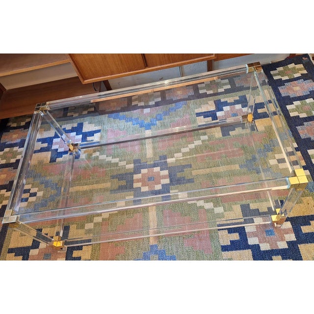 Mid-Century Modern Large Italian 2-Level Coffee Table in Acrylic, Glass and Gilt Brass, 1980 For Sale - Image 3 of 7