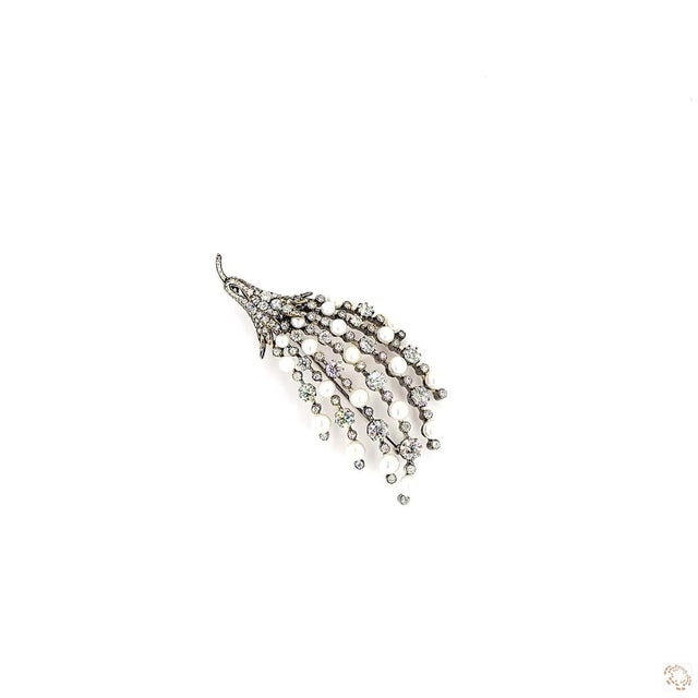 1920s Art Deco 9 Carat Pearl Diamond Gold Brooch For Sale - Image 5 of 9