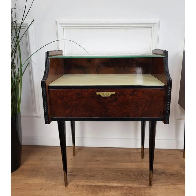 Mid-Century Italian Art Deco Nightstands in Wood, Brass & Glass, 1950s, Set of 2 For Sale - Image 3 of 8