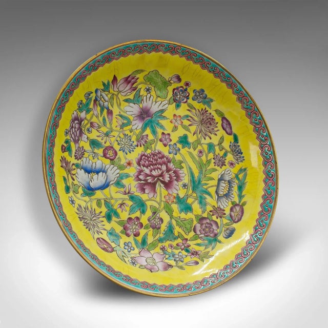 1900s Antique Victorian Chinese Famille Jaune Decorative Dish For Sale - Image 6 of 10