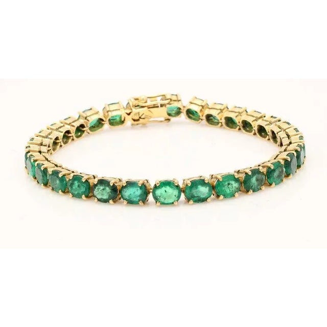 Art Deco 24.5ct Oval Green Emerald Byzantine Gemstone Bracelet in 14k Yellow Gold For Sale - Image 3 of 10