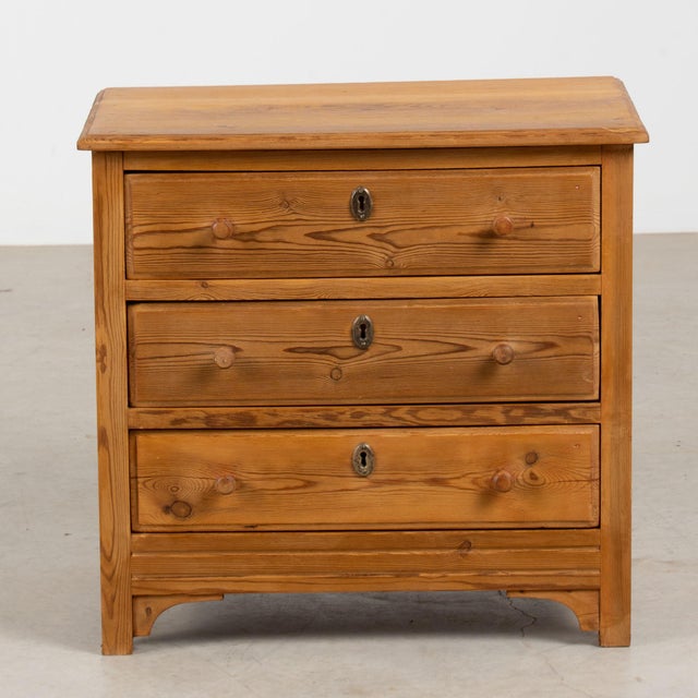 Farmhouse Early 20th Century Danish Pine Small Chest of Three Drawers Nightstand For Sale - Image 3 of 11