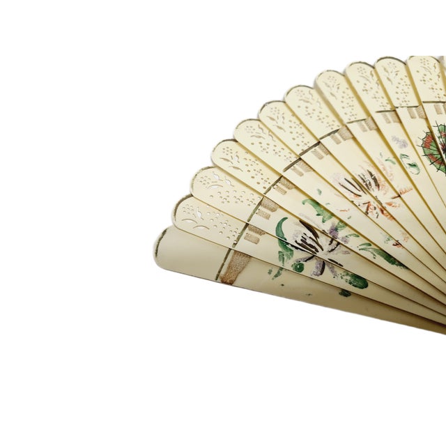 Art Nouveau Celluloid Fan, 1900s, in Very Good conditions. Designed 1890 to 1919
