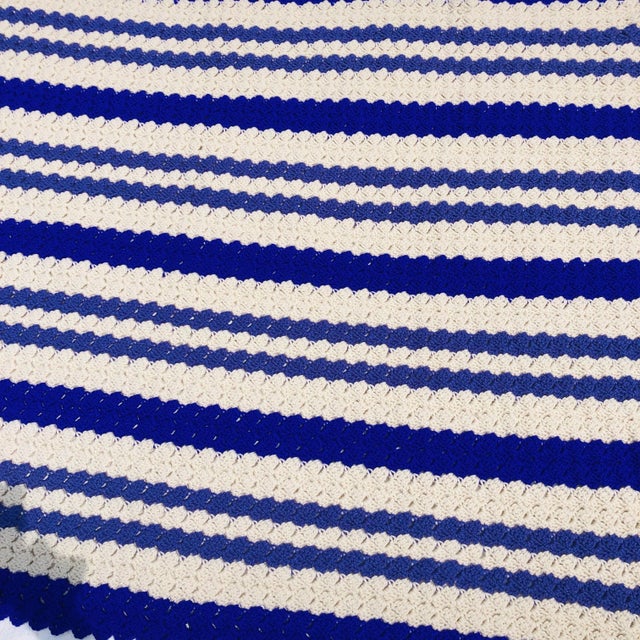 Mid-Century Modern Contemporary Hand Crochet Lap Blanket / Throw For Sale - Image 3 of 5