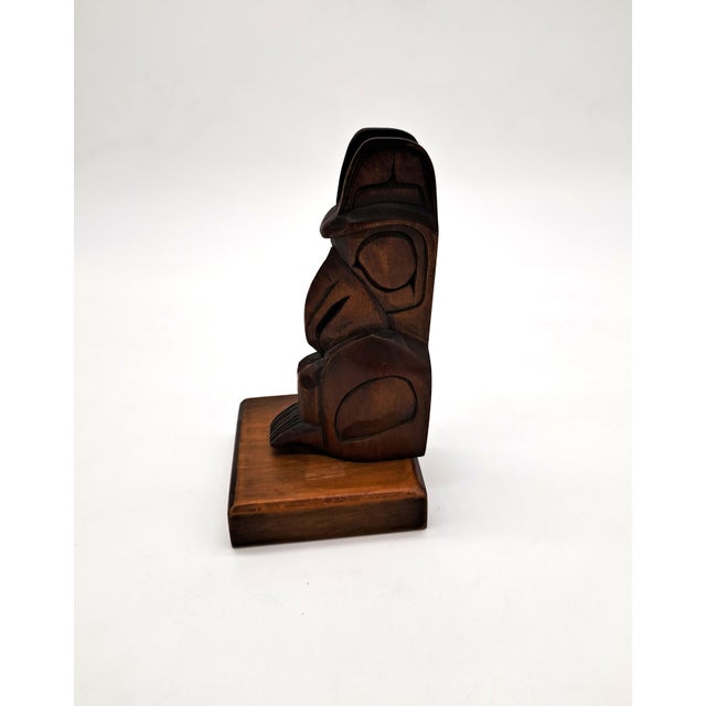 Vintage Joe Becker 6" Raven Wood Carving Totem Coast Salish Musqueam First Nations British Columbia For Sale - Image 4 of 12