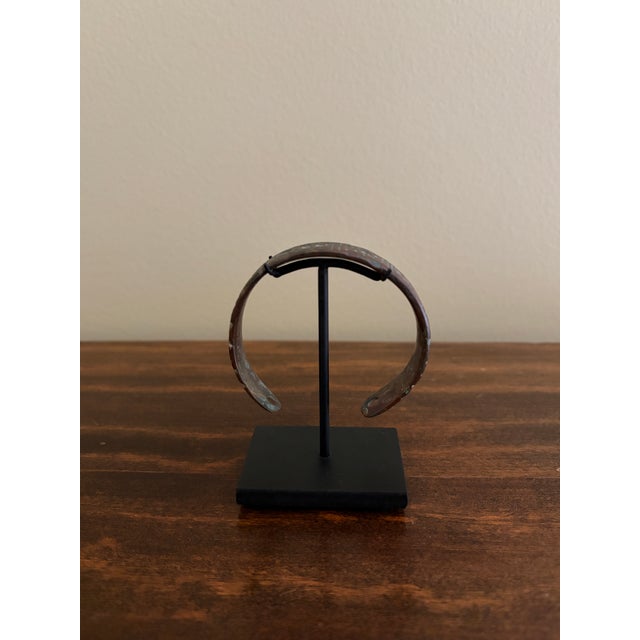 Ancient Roman Bronze Bracelet on Custom Steel Museum Mount For Sale - Image 4 of 11