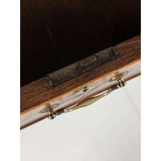 English Chest of Drawers in Oak For Sale - Image 13 of 18