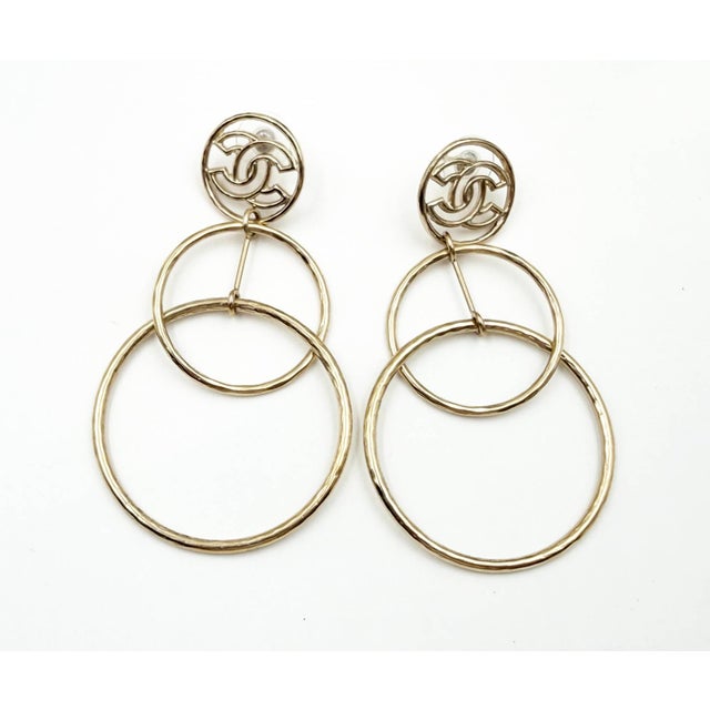 Contemporary Chanel Gold Cutout Cc 2 Large Ring Drop Piercing Earrings, A Pair For Sale - Image 3 of 6