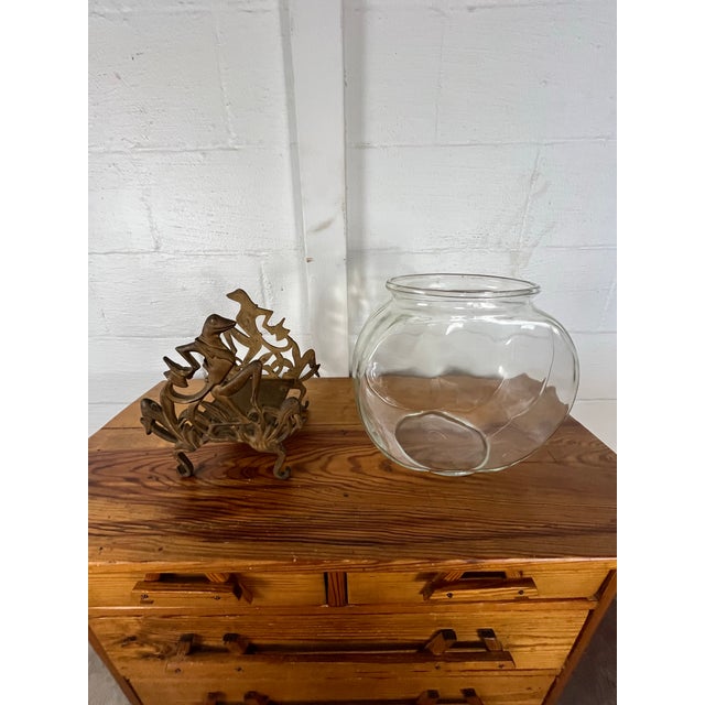 Early 20th Century Vintage Sculptural Cast Iron Gilt Fishbowl With Artistic Frog and Foliage Design For Sale - Image 5 of 6