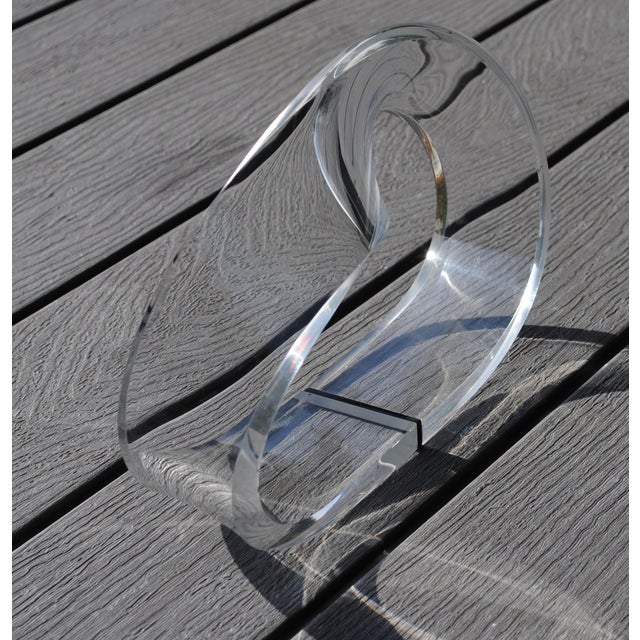This is a wonderful example of an infinity loop, modius, in acrylic. It would look great in a modern or even mid-century...