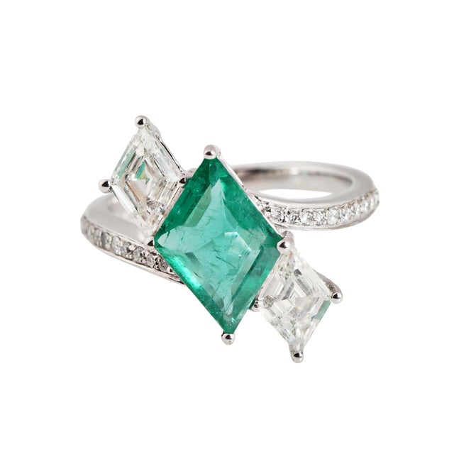 Natural zambian emerald diamond ring in 18k gold For Sale - Image 12 of 18