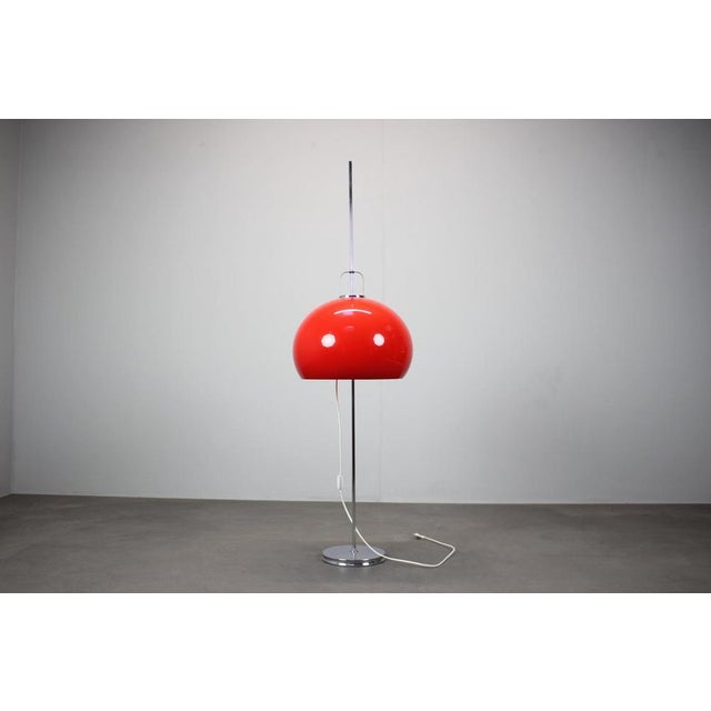 Metal Space Age Chrome Floor Lamp with Plastic Shade from Guzzini / Meblo, Italy, 1970s For Sale - Image 7 of 13