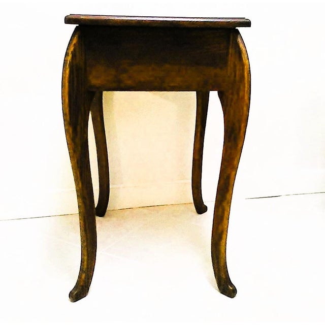 Vintage solid oak accent / end table / night stand. This finely crafted sturdy accent piece features a classic walnut...
