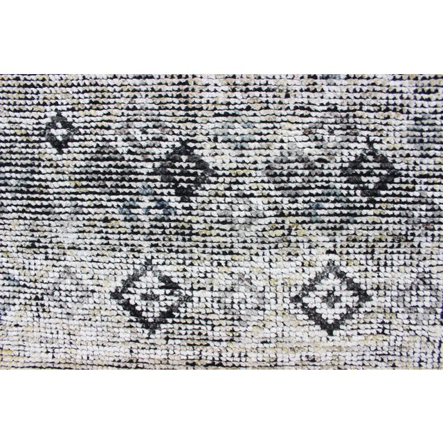 Modern Rug With Subtle Diamond Pattern in Soft Gray With Ivory 8'5 X 9'10 For Sale In Atlanta - Image 6 of 14