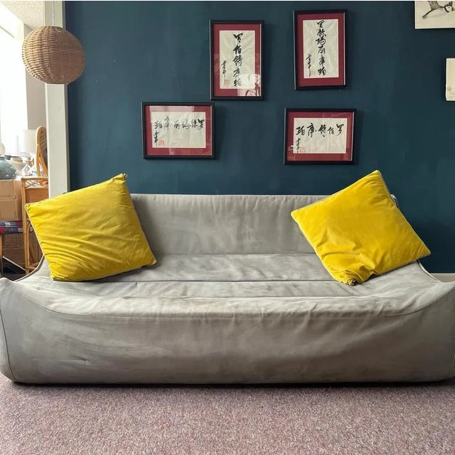 Mid-Century Modern French Pale Blue Suede Settee from Ligne Roset, 1980s For Sale - Image 3 of 8