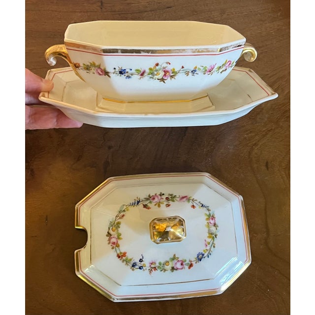 Antique Early 19th Century French Empire Paris Porcelain Octagonal Sauce Tureen With Flower Garland Sprig Decoration For Sale - Image 12 of 16