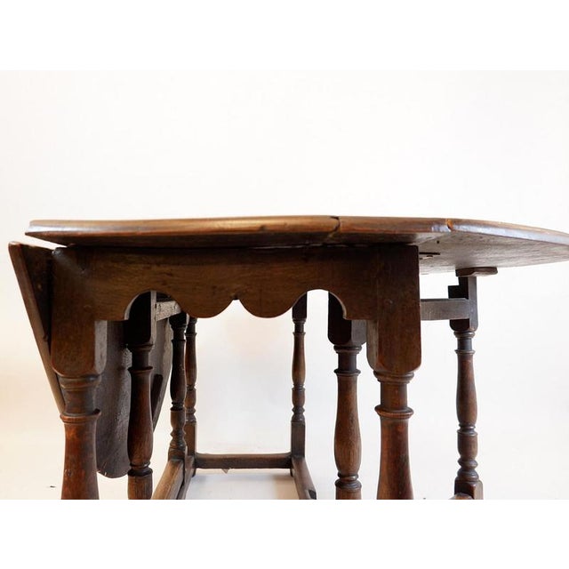 19th Century English Gate-Leg Table with Flaps and Turned Legs For Sale - Image 3 of 11