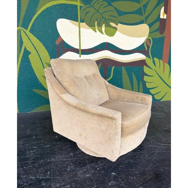 Mid Century Swivel Club Chair in the Style of Milo Baughman For Sale In Tampa - Image 6 of 14