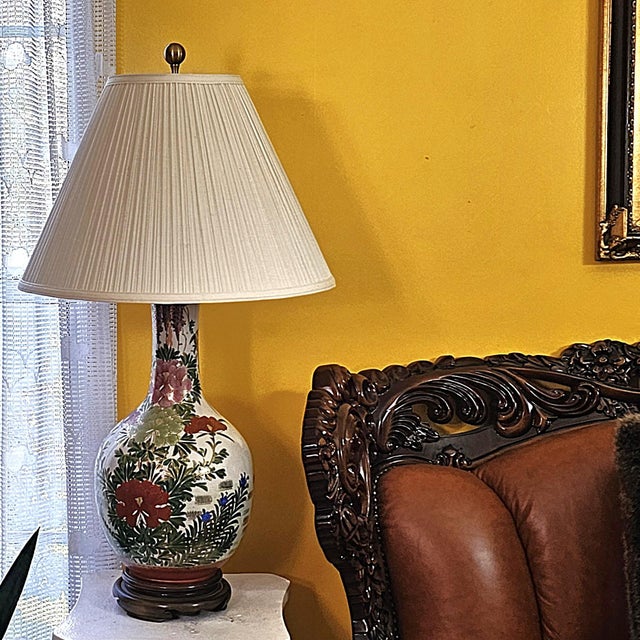 Vintage Chinoiserie Porcelain Table Lamp With Floral Garden Motif on Wood Base For Sale - Image 17 of 18