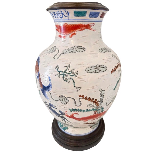 Ceramic Vintage Chinese Hand-Painted Ceramic Chinoiserie Table Lamp With Brass Mounts For Sale - Image 7 of 7