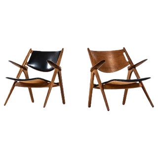 Set of Modern Danish Leather and Oak CH-28 Side Chairs by Hans Wegner, 1951 For Sale