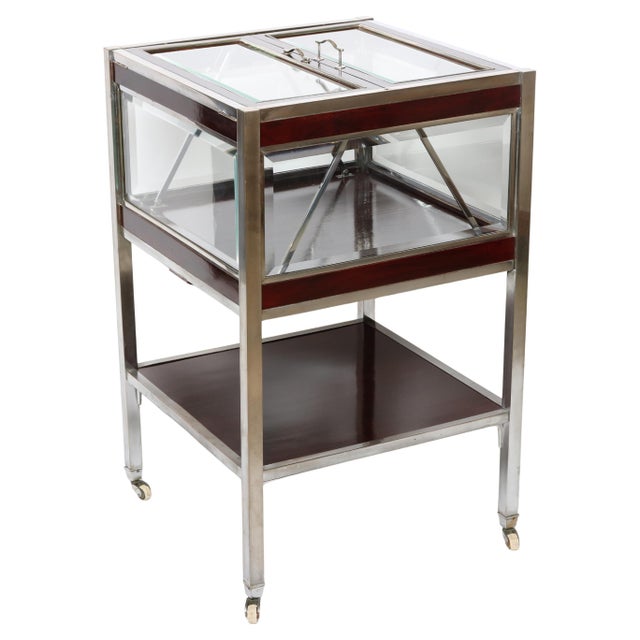 1960s Mid 20th Century Lawyers Coffin - Bar Cabinet, with retractable shelf. For Sale - Image 5 of 7