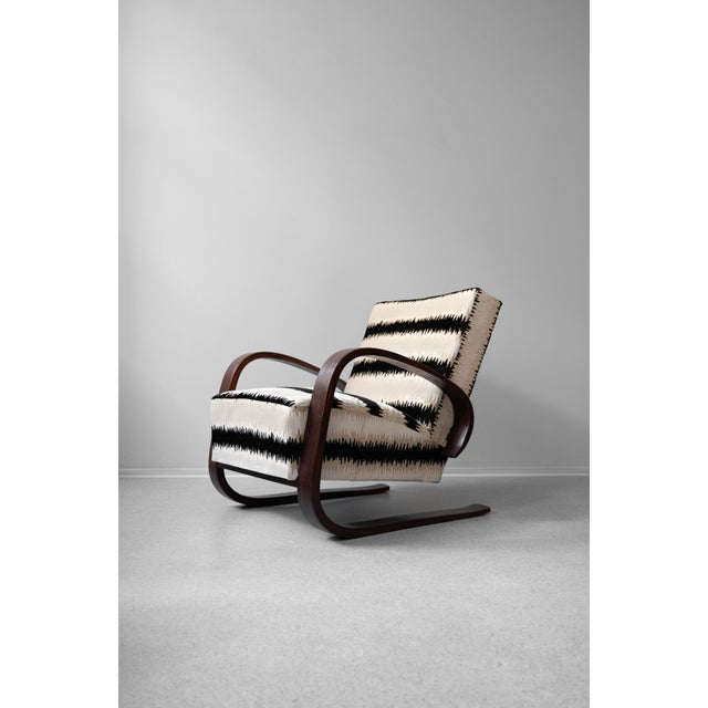 Art Deco Tank Armchair attributed to Miroslav Navrátil, Former Czechoslovakia, 1960s For Sale - Image 4 of 9