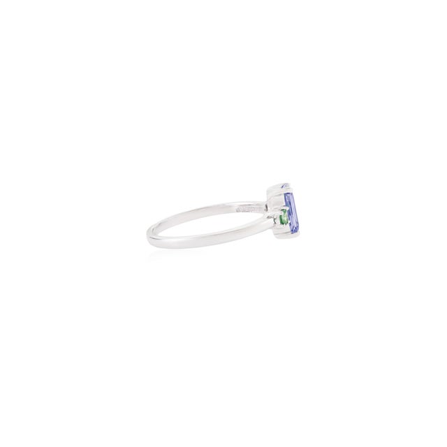 1.13 Carat Emerald Cut Tanzanite & Tsavorite Ring Size 9 in 14k White Gold For Sale - Image 4 of 9