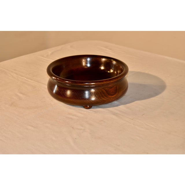 Period Edwardian English hand turned bowl made from oak. This is a lovely hand turned bowl which has a generous rim over a...