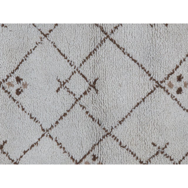 1970's Moroccan Rug- 4' X 6' For Sale - Image 4 of 6