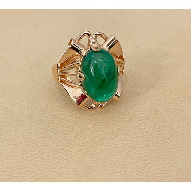 7 Carat Elongated Oval Emerald Cabochon 14 Karat Rose Gold Cocktail Ring Vintage For Sale In New York - Image 6 of 18