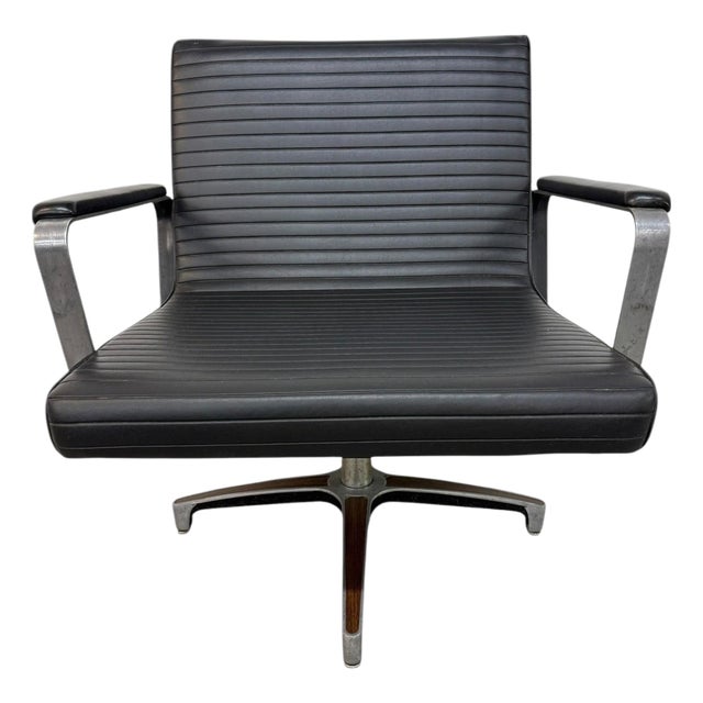 Mid-Century Modern Chromcraft Black Leather Swivel Chair For Sale