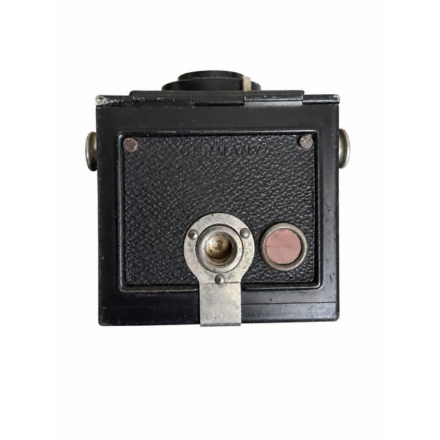 Art Deco Vintage Voigtländer Brillant Twin Lens Box Camera W/ Original Leather Case – Germany C. 1938–1948 For Sale - Image 3 of 4