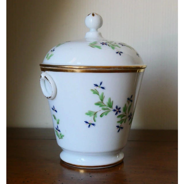 Antique Early 19th Century French Empire Old Paris Porcelain Urn Shaped Sucrier Sugar Bowl in Cornflower Sprig For Sale - Image 4 of 11