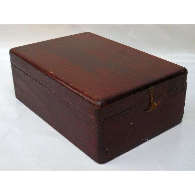Antique 19th Century Walnut Traveling Shaving Box With Folding Mirror - Gentleman's Dressing Box For Sale - Image 9 of 10