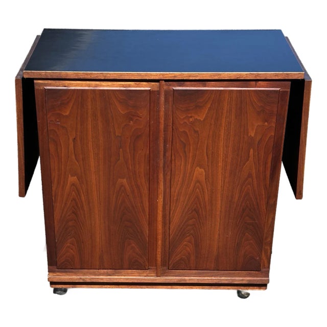Jack Cartwright for Founders Mid-Century Modern Walnut Rolling Buffet Server or Bar Cart, 1960s For Sale