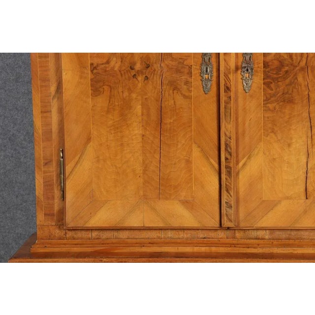Antique Baroque Cabinet inn Walnut, 1780 For Sale - Image 17 of 18